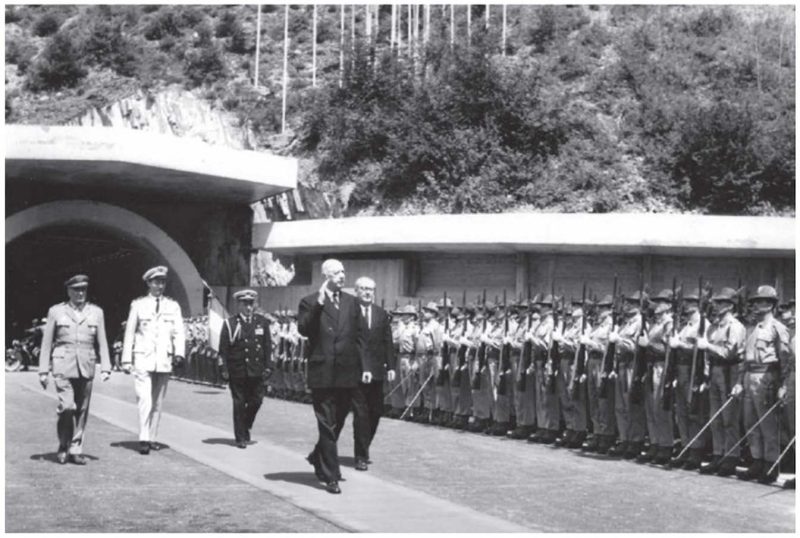 Venerdì 16 luglio 1965, il Traforo del Monte Bianco venne inaugurato alla presenza del presidente della Repubblica Italiana Giuseppe Saragat e del presidente della Repubblica Francese Chartes de Gaulle. Tre giorni dopo, alle sei dì mattina di lunedi 19 luglio il Tunnel venne aperto al traffico