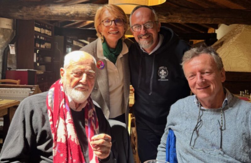A la Grandze, ristorante rinomato in Val Ferret, da sinistra Michelangelo Pistoletto, Glorianda Cipolla, Luca Peyron e Roberto Battiston