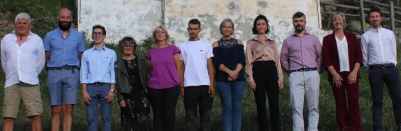 La lista “Tchalàn, avenir et continuité” di Challand-Saint-Victor con, da sinistra, Sergio Sarteur, Mauro Deblasi, Federico Rolland, Patrizia Bordet, Cinzia Menegatti, Lorenzo Chouquer, Erika Challancin, Sonia Bordet, Nadir Varisellaz, Giuliana Berguet e Michel Savin