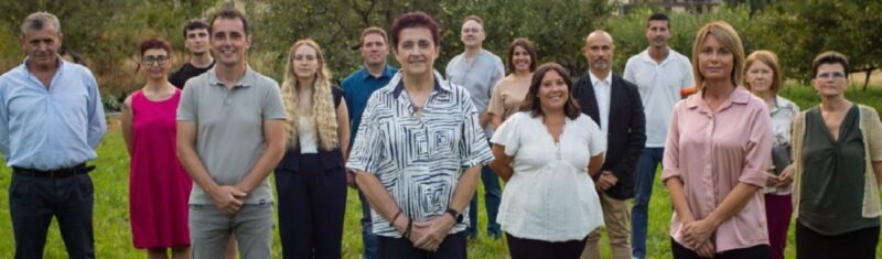 La lista “Vivere Issogne - Vivre Issogne - Vehquìn Issouègne” con, da sinistra, Tiziano Borettaz, Ida Stefani, Nicholas Biagini, Luca Ganis, Jenny Cout, Richard Borettaz, Graziella Priod, Daniele Porté, Miriana Priod, Francesca Mongelli, Marco Delchoz, Daniele Domenighini, Stefania Anardi, Monia Pinet e Sonia Mayolet