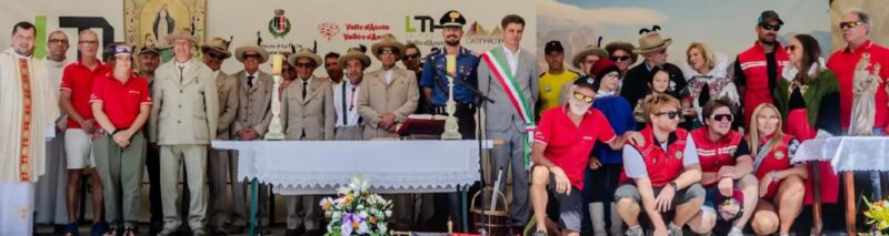 Le guide alpine Rutor-La Thuile che per l’occasione hanno premiato coloro che hanno contribuito 50 anni fa alla fondazione dell’Uvgam: Gino Jacquemod, Arturo Jacquemod, Vito Favre, Giulio Filaferro, Giuseppe Vauterin, Giuseppe Alliodo e Guido Azzalea