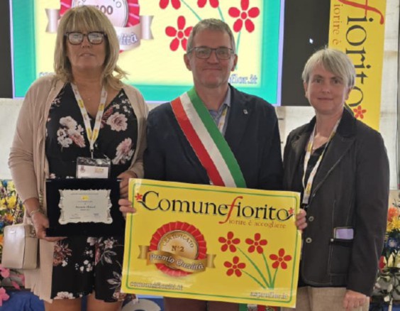 Comuni fioriti, premio ad Amanda Munari di Arvier