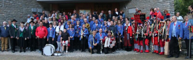Foto di gruppo per coloro che hanno partecipato alla Messa di saluto di domenica scorsa