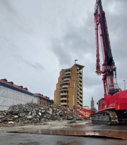 Grattacielo basso, finiti i lavori di demolizione