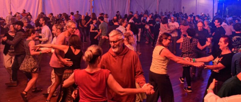 I numerosi partecipanti a Etétrad hanno “acceso” il parquet della sala da ballo con i passi di danze provenienti dai quattro angoli d’Europa