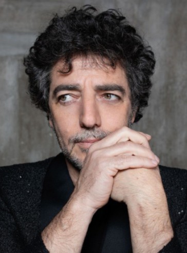 L’ironica grazia di Max Gazzè per i 25 anni del Gruppo Cva