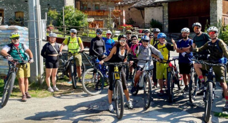 “Pedalando tra natura e sapori”: successo per il ciclo di escursioni in bici nella valle del Gran San Bernardo