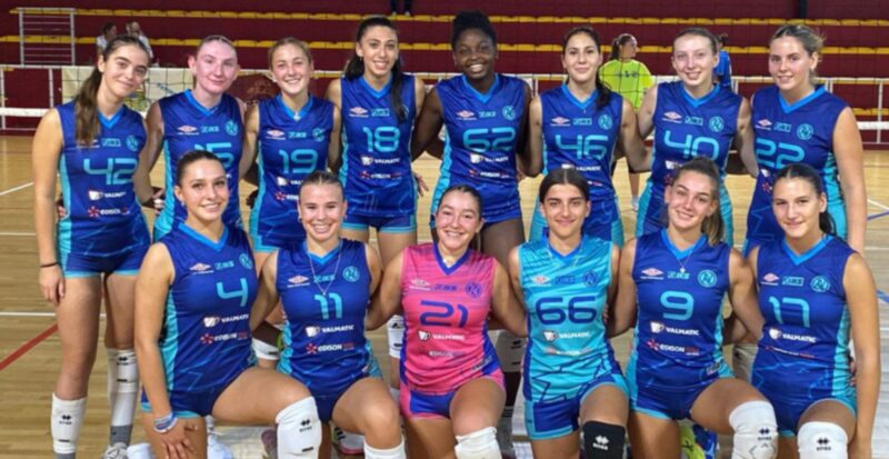 La Cogne Aosta Volley che milita in serie D con da sinistra in piedi Sofia Mauro, Ana Lika, Lydie Bollon, Benedetta Vasquez Giuliano, Davina Cavalieri, Martina Addario, Giorgia Bonetti, e Alessia Bosonin. In ginocchio Matilde Marcoz, Elisa Pozzan, Nicole Porceillon, Arsila Loka, Camilla Moro e Sylvie Zaninetti