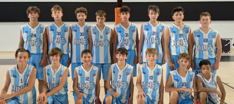 Secondo posto a Tortona per il Barbaboc: da sinistra Thomas Bertucci, Pascal Fosson, Laurent Favre, Ayla Miserendino, Mattia Polizia, David Sveica, Patrick Favre e Benoît Belley, accosciati Giulio Munari, Luigi Prella, Jacques Merlet, Gilles Favre, Giovanni Torretta, Matteo Pieiller e Jassiel Gomera Guzman