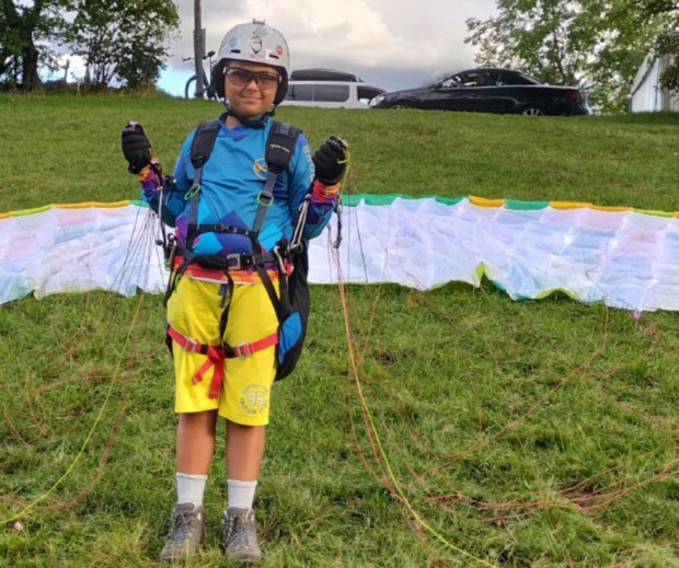 Parapendio, exploit del dodicenne. Valerio Boggia alla Coupe Icare