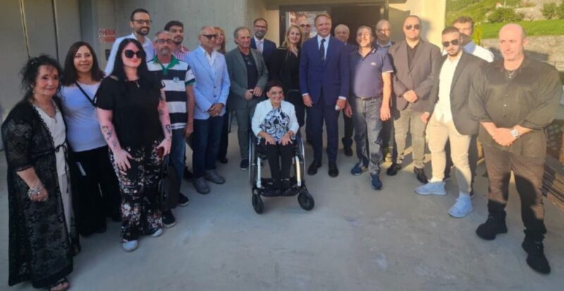 e il ministro Francesco Lollobrigida con alcuni simpatizzanti a Aymavilles, giovedì