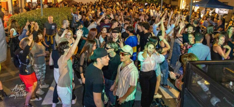 la grande affluenza di pubblico alla festa del Viale Conte Crotti di venerdì e sabato scorsi, 22 e 23 agosto