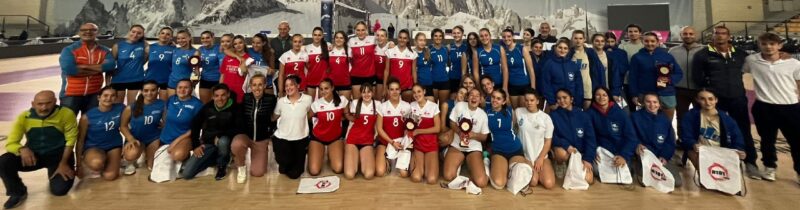 Allo Sport Center di Courmayeur hanno giocato quattro scuole superiori: a vincere il torneo è stato il Liceo Regina Maria Delaide, secondo il Liceo Edouard Bérard, terzo l’Isiltep e quarto il Liceo Linguistico di Courmayeur