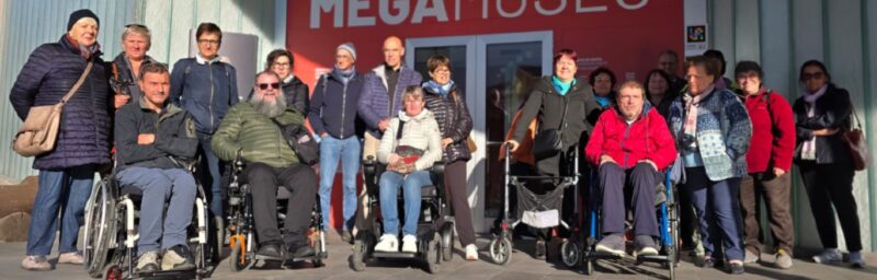 I soci dell’Aism che sabato scorso, accompagnati da volontari e amici, hanno partecipato alla visita al MegaMuseo di Aosta