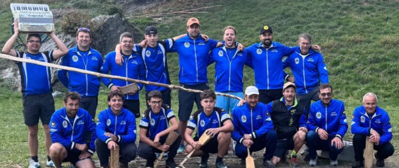 L’Ayas vincitore della finale di serie C si è confermato dopo il successo di primavera: da sinistra Fabio Merlet, Alessandro Math, Erik Merlet, Marc Burgay, Francesco Mauriello, Pietro Gugliada, Simone Favre e Gianluca Fosson, accosciati Riccardo Reirosa, Alex Merlet, Cedric Merlet, Samuele Cristadoro, Denis Chasseur, Manuel Chasseur, Loris Chasseur e Denis Merlet