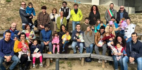 Caldarroste e puette: domenica in allegria a Quart. La Pro Loco ha distribuito cinque quintali di castagne