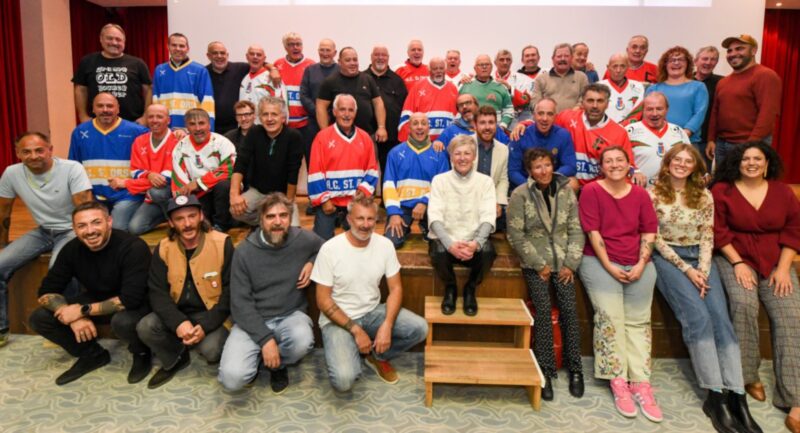Sala gremita domenica scorsa per la proiezione di «Play-off», il film che ha riportato l’hockey a Cogne