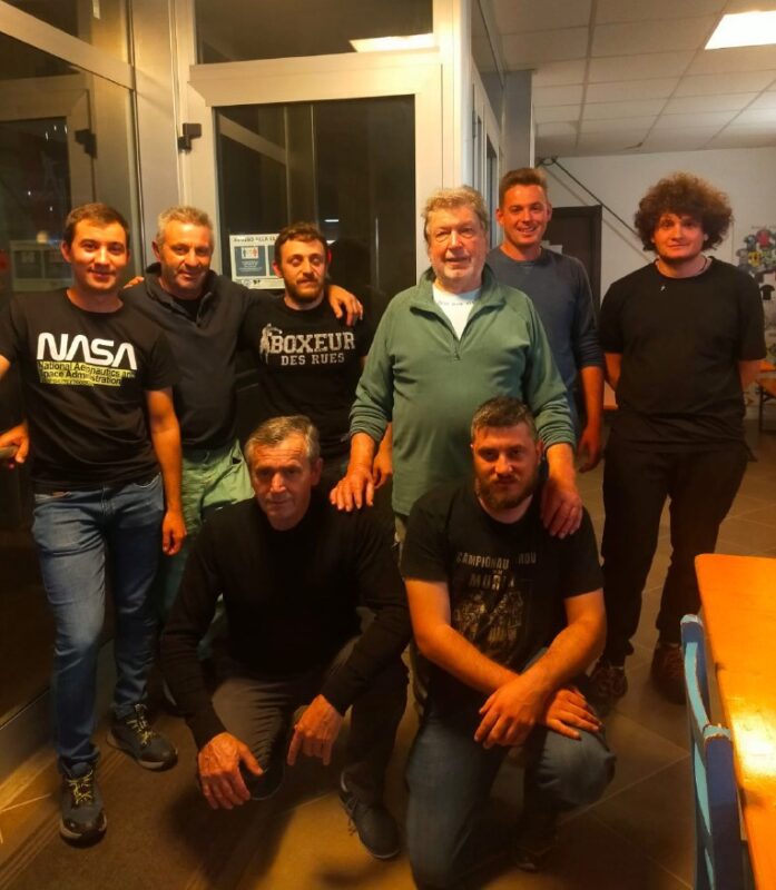 A Brissogne da sinistra Loris Damarino, Diego Lale Murix, Jader Cheillon, Franco Carlin, Claudio Planaz e Stephane Argentour, accosciati Tiziano Borettaz e Alex Jeantet