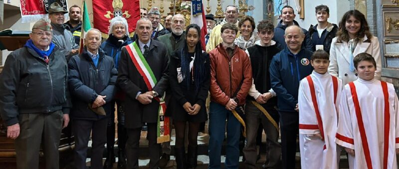Foto di gruppo per autorità, coscritti e rappresentanti delle associazioni al termine della Messa