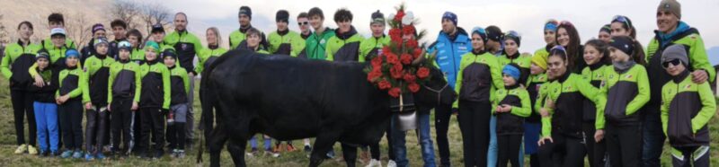I ragazzi dello Sci Club Saint-Barthélemy mercoledì scorso, 19 novembre, insieme a Federico Pellegrino e alla reina regionale Farchetta