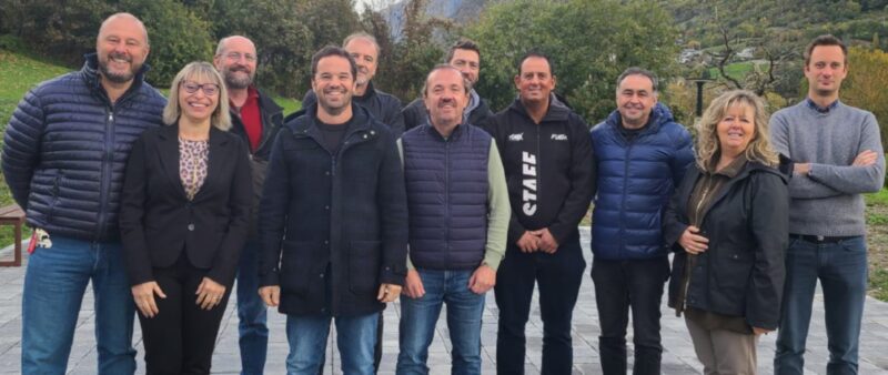 La Giunta dei sindaci dell’Unité des Communes Grand Combin con, da sinistra, il vice presidente Maurizio Lanivi, Stefania Clos, Andrea Tamone, il presidente Gabriel Diémoz, Valter Nicase, Andrea Diémoz, Alessio Desandré, Alberto Ciabattoni, Giorgio Abram, Gabriella Farcoz e David Vevey