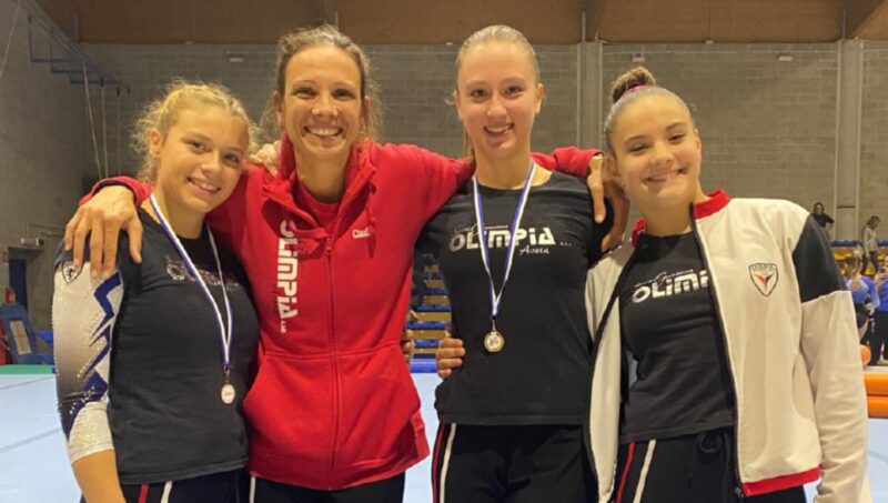 Le ginnaste dell’Olimpia Fatima Rosset, Claire Savoye e Annie Desandré con l’allenatrice Claudia Iacona a Torino per il Campionato Gold di artistica
