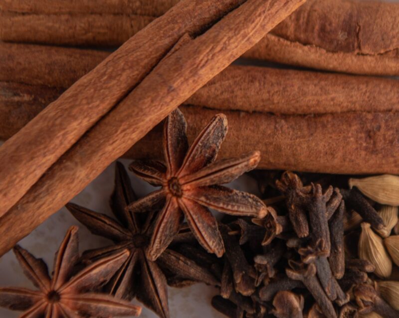 Anice stellato, cannella, cardamomo, vaniglia e zenzero, queste le spezie regine del Natale