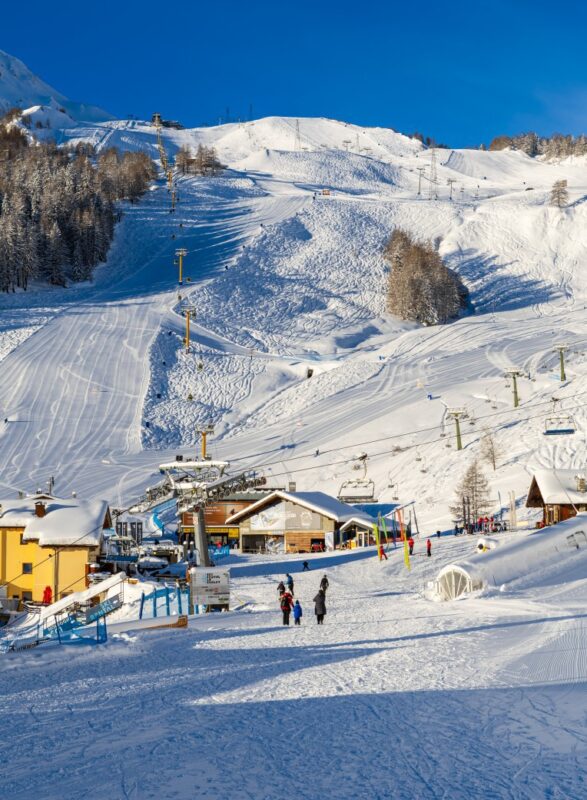 Courmayeur lo sci di fronte al Monte Bianco 1