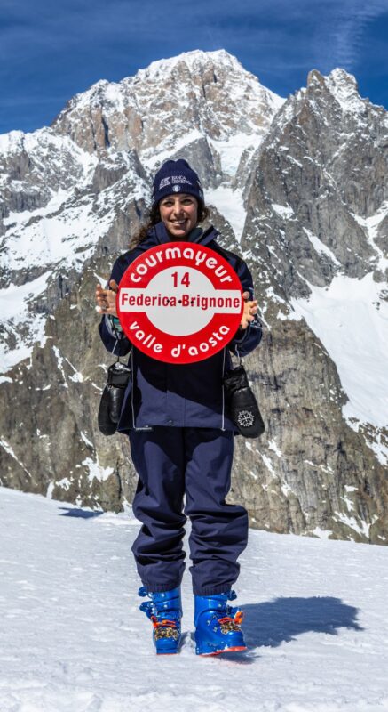 Courmayeur lo sci di fronte al Monte Bianco 2