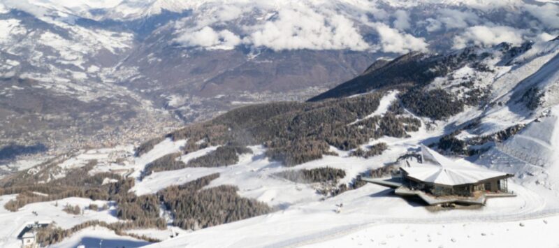 Ed infine una vista panoramica della nuova struttura con sullo sfondo la piana di Aosta