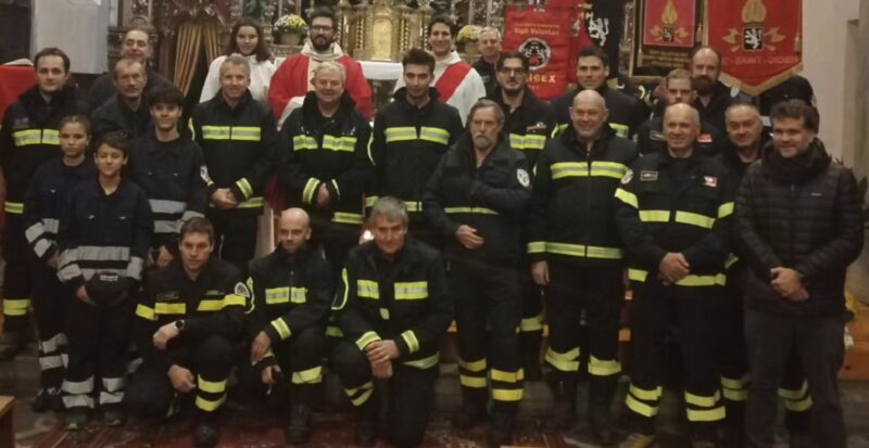 Vigili del Fuoco volontari in festa per la Patrona. A St-Pierre giornata speciale pure per gli alpini
