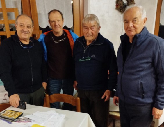 Belote della pro loco di Saint-Nicolas. Franco Tazzara comanda la classifica