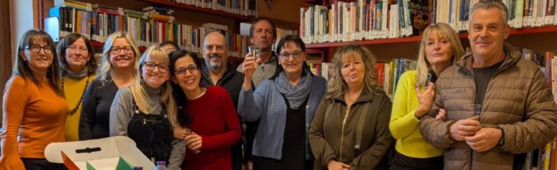 Da sinistra Franca Garin, Lucia Vuyet. Laura Colantuono, Fanny Deffeyes, Luana Tramonti, il vice sindaco Nadir Rollandin, Giuliano Champvillair, Alessandra Cerise, la sindaca Gabriella Farcoz, Veronique Autran e Damiano Cuaz