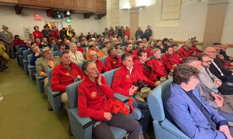 Guide alpine in assemblea, consegnati gli attestati. La prossima settimana toccherà ai maestri di sci