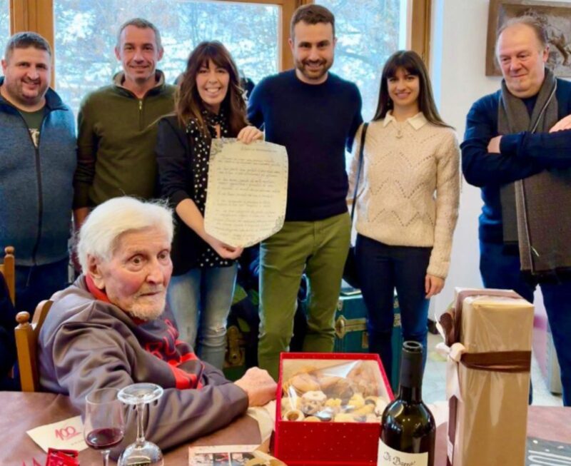 Villeneuve, grande festa all’Hotel Des Roses per i cento anni di Bruno Barmaz