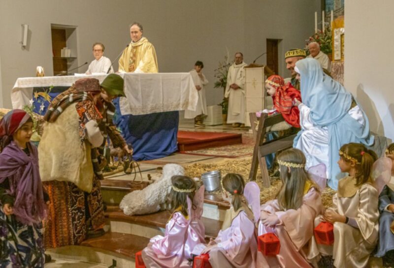 Martedì scorso, 6 gennaio, nel santuario di Maria Immacolata ad Aosta durante la Messa delle 18 per la solennità dell’Epifania di Nostro Signore, è andato in scena il presepio vivente 1