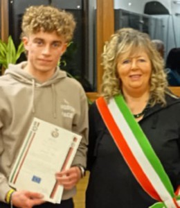 Consegnate le carte di maturità civica ai neo maggiorenni di Gignod