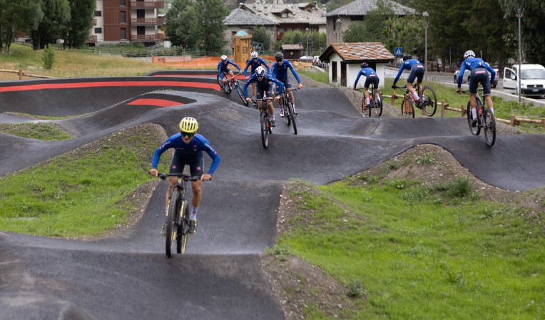 Una pista di “pump track” a Saint-Oyen. Nuova idea per l’area sportiva di Flassin