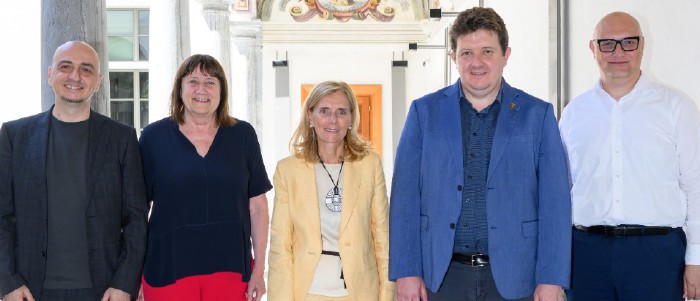 Da sinistra il presidente della Commissione del Premio Gianfranco Maraniello, la presidente dell’Associazione Forte di Bard Ornella Badery, la dirigente Struttura patimonio storico-artistico e gestione siti culturali e responsabile del Museo Gamb Viviana Maria Vallet, l’Assessore all’Istruzione, Cultura e Politiche identitarie Erik Lavevaz e Davide Dall’Ombra di Casa Testori