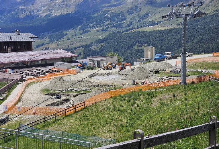 Ripartire dalle Cime Bianche, esposto contro il parco giochi
