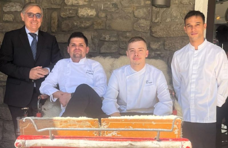 Da sinistra il neo direttore Massimo Chiappo Buratti con gli chef Giuseppe Falcone e Max Casiraghi e il pastry chef Sabeur Dabbabi