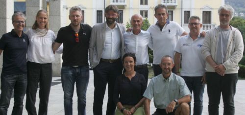 Il nuovo direttivo dell’Asiva con da sinistra Emanuele Panza, Dominique Vallet, Manuel Carrozza, Jacques Fosson, il nuovo presidente Albert Chatrian, Umberto Aglietta, Matteo Cortinovis ed Ettore Mosca Barberis, davanti Francesca Servadei e Simone Manassero