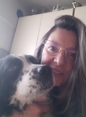 Nadia Ciuca con Balù: dopo lo sfratto sta cercando una casa ma non la trova perché i proprietari non voglio inquilini con animali