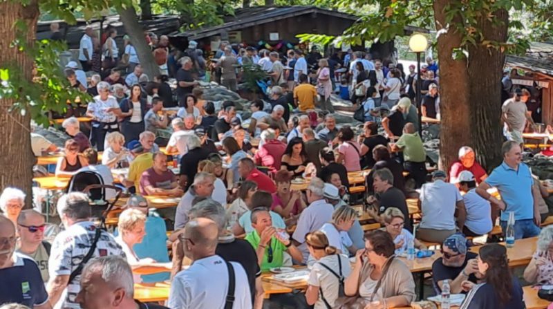 L’area La Keya affollata di gente nella mattinata di domenica