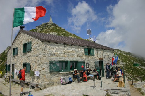 “Si operi per la riapertura del Rifugio Mombarone”