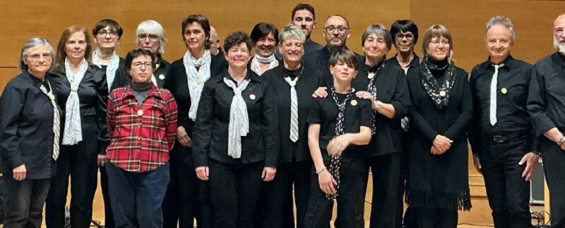 Il gruppo Musicanostra con da sinistra Paola Turille, Laura Besusso, Cinzia Cavaliere, Barbara Meniconi, Cecilia Borio, Anna Casini, Riccardo De Siena, Noemi Turille, Sonia Curighetti, Gabriella Rey, Ivano Comé, Tullio Mambrilla, Benjamin Lale-Murix, Viviana Fiorillo, Monica Borio, Emanuela Bobbio, Bruno Hugonin e Andrea Mangone