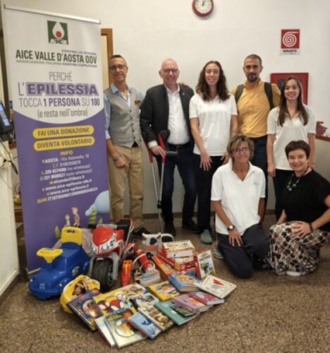 Donati libri e giocattoli per i bimbi del Consultorio di Variney a Gignod