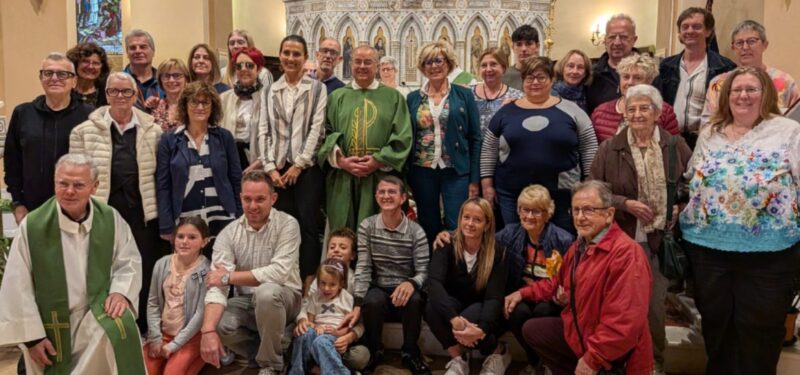 La Cantoria parrocchiale di Verrès domenica a Gubbio con, al centro, l’amatissimo ex parroco del paese don Giuseppe Ganassin, ora rettore della Basilica di Sant’Ubaldo nella cittadina umbra