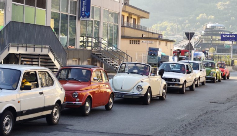 Giornata nazionale del veicolo d’epoca, 150 persone domenica scorsa radunate a Carema ospiti del Gruppo Peila