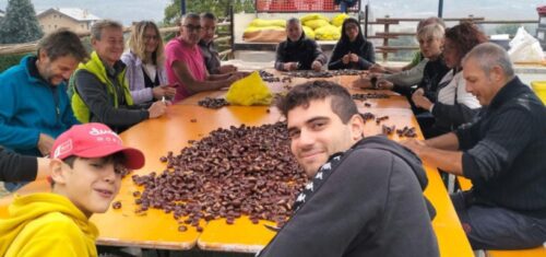 La Quartstagnata ha portato allegria e solidarietà. Consegnate le puette ai nuovi nati del paese
